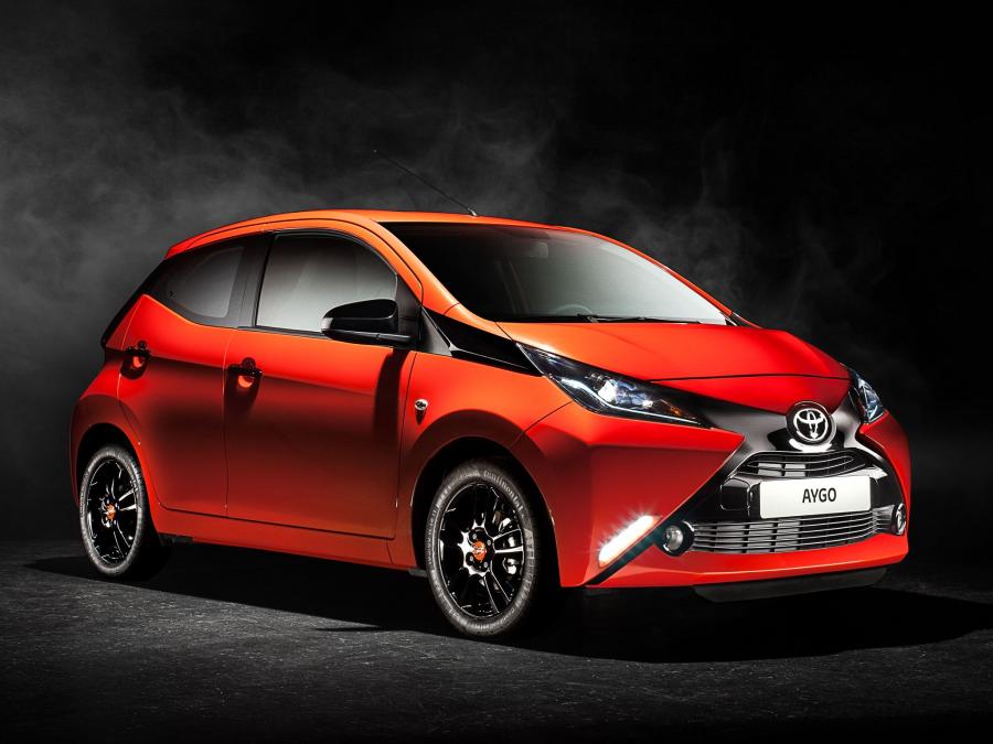  Toyota Aygo x-cite 5-Door 2014 года  (фото 2 из 30)